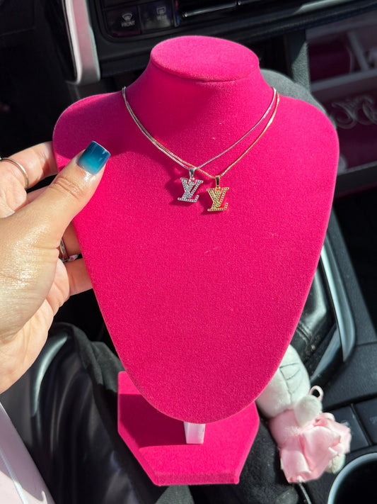 DAINTY LV NECKLACE